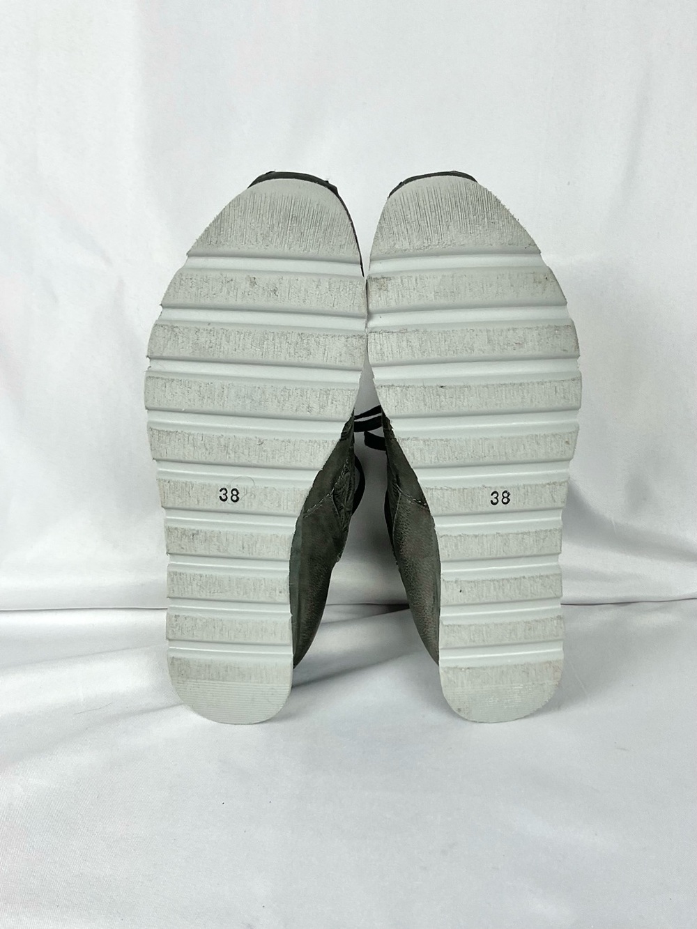 Miz Mooz Chalice Wedge Sneakers EU 38 Metallic Gray Laser Cut Lace Up - Picture 5 of 8